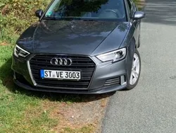 Grau Gebraucht 2018 Audi A3 Sportback Ambiente Limousine | 15.900 € (Fairer Preis)