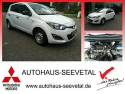 Weiß Gebraucht 2014 Hyundai i20 Classic Limousine | 5.650 € (Guter Preis)