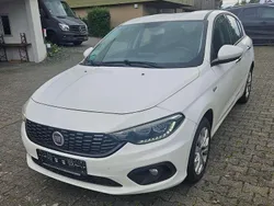 Weiß Gebraucht 2016 Fiat Tipo Lounge Limousine | 8.950 € (Fairer Preis)