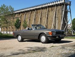 Grau Gebraucht 1986 Mercedes 560 Cabrio | 31.500 €