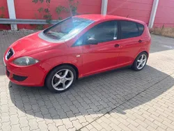 Rot Gebraucht 2010 Seat Altea Van / Kleinbus | 1.800 € (Superpreis)