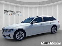 Weiß Gebraucht 2022 BMW 320 Sport Line Limousine | 25.430 € (Superpreis)