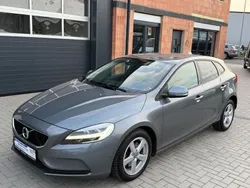 Grau Gebraucht 2018 Volvo V40 Momentum Kombi | 10.999 € (Guter Preis)