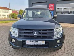 Malachitgrün Gebraucht 2011 Mitsubishi Pajero Inform SUV | 14.490 € (Fairer Preis)