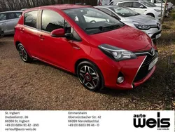 Rot Gebraucht 2014 Toyota Yaris Hybrid Comfort Limousine | 12.490 € (Etwas zu teuer)