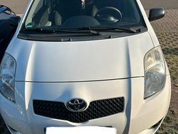 Weiß Gebraucht 2008 Toyota Yaris Kleinwagen | 2.170 € (Fairer Preis)