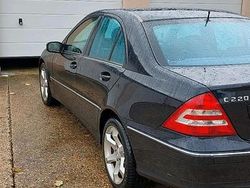 Gebraucht 2005 Mercedes 220 Limousine | 3.900 €