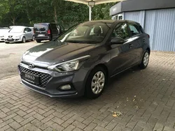 Grau Gebraucht 2019 Hyundai i20 Select Limousine | 9.480 € (Fairer Preis)