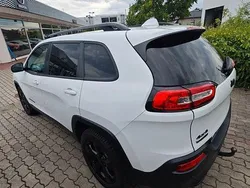 Weiß Gebraucht 2016 Jeep Cherokee Night Eagle SUV | 18.100 € (Fairer Preis)