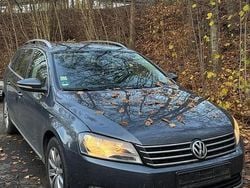 Grau Gebraucht 2011 VW Passat Kombi | 5.900 €