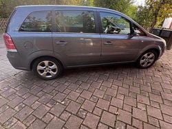 Grau Gebraucht 2006 Opel Zafira Van / Kleinbus | 1.100 € (Guter Preis)