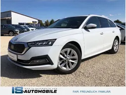 Moonweiss metallic Gebraucht 2022 Skoda Octavia Style Kombi | 25.499 € (Etwas zu teuer)
