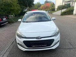 Weiß Gebraucht 2015 Hyundai i20 Classic Limousine | 4.350 € (Guter Preis)
