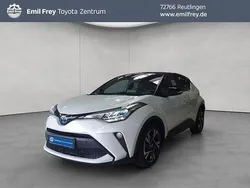 Platinumweiß perleffekt/ dach schwarz Gebraucht 2023 Toyota C-HR Team SUV | 27.990 € (Fairer Preis)