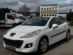 Weiss (metallic) Gebraucht 2010 Peugeot 207 CC Filou Cabrio | 3.950 € (Fairer Preis)