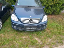 Blau Gebraucht 2006 Mercedes B200 Van / Kleinbus | 2.560 €