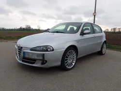 Silber Gebraucht 2007 Alfa Romeo 147 Kleinwagen | 2.750 €