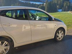Weiß Gebraucht 2018 Toyota Aygo Kleinwagen | 7.300 € (Fairer Preis)
