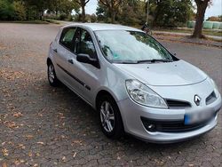 Silber Gebraucht 2006 Renault Clio II Kleinwagen | 2.550 € (Fairer Preis)
