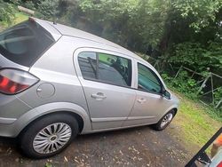 Grau Gebraucht 2006 Opel Astra Limousine | 750 € (Fairer Preis)