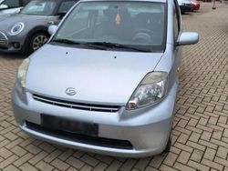 Silber Gebraucht 2005 Daihatsu Sirion Kleinwagen | 1.200 €
