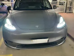 Silber Gebraucht 2024 Tesla Model Y Performance SUV | 43.900 € (Fairer Preis)