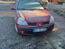 Rot Gebraucht 2004 Renault Clio II Kleinwagen | 1.700 € (Etwas zu teuer)