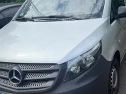 Grau Gebraucht 2017 Mercedes Vito Van / Kleinbus | 12.600 € (Fairer Preis)