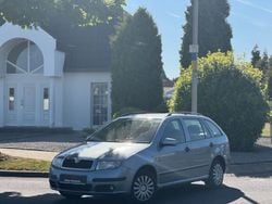 Grau Gebraucht 2005 Skoda Fabia Kleinwagen | 1.490 € (Fairer Preis)