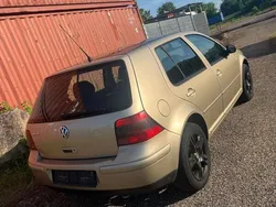 Gold Gebraucht 2003 VW Golf IV Kleinwagen | 1.600 € (Fairer Preis)