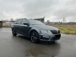 Grau Gebraucht 2017 Skoda Octavia RS Kombi | 18.500 € (Etwas zu teuer)