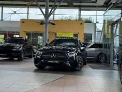 Cavansitblau Gebraucht 2021 Mercedes E220 AMG line Limousine | 39.999 €