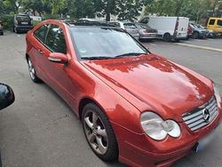 Rot Gebraucht 2002 Mercedes C180 Coupé | 2.500 € (Etwas zu teuer)