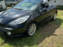 Schwarz Gebraucht 2009 Peugeot 207 CC Roland Garros Cabrio | 1.399 €