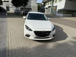 Weiß Gebraucht 2014 Mazda 3 Sports-Line Limousine | 4.900 € (Fairer Preis)