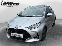 Silver metallic Gebraucht 2023 Toyota Yaris Hybrid Team Limousine | 21.490 € (Fairer Preis)