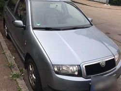 Grau Gebraucht 2001 Skoda Fabia Kleinwagen | 1.600 € (Fairer Preis)