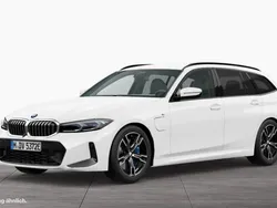 Alpinweiß uni Gebraucht 2024 BMW 330e M Sport Kombi | 42.250 € (Guter Preis)