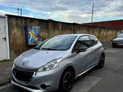Silber Gebraucht 2015 Peugeot 208 Kleinwagen | 4.450 € (Fairer Preis)