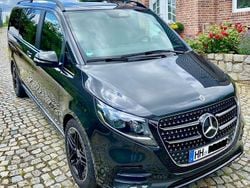 Grau Gebraucht 2025 Mercedes V300 AMG Van / Kleinbus | 82.400 € (Superpreis)