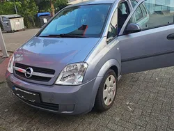 Grau Gebraucht 2003 Opel Meriva Van / Kleinbus | 3.500 € (Etwas zu teuer)