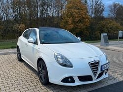 Weiß Gebraucht 2013 Alfa Romeo Giulietta Limousine | 7.700 € (Etwas zu teuer)