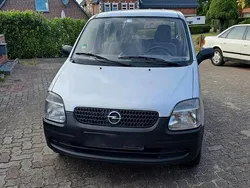Silber Gebraucht 2001 Opel Agila Kleinwagen | 2.800 €