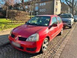 Rot Gebraucht 2005 Renault Clio II Kleinwagen | 1.200 € (Guter Preis)