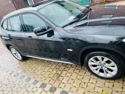 Schwarz Gebraucht 2011 BMW X1 SUV | 11.500 €