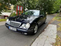 Blau Gebraucht 2001 Mercedes E200 Limousine | 5.000 € (Teuer)