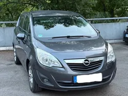 Grau Gebraucht 2011 Opel Meriva Color Edition Van / Kleinbus | 4.000 € (Fairer Preis)