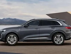 Mythosschwarz metallic Neu 2025 Audi Q5 S-Line SUV | 63.339 € (Superpreis)