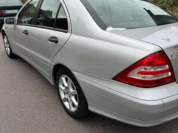 Silber Gebraucht 2004 Mercedes C200 Limousine | 3.600 € (Etwas zu teuer)
