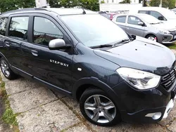 Grau "comete" Gebraucht 2019 Dacia Lodgy Stepway Van / Kleinbus | 12.550 € (Etwas zu teuer)
